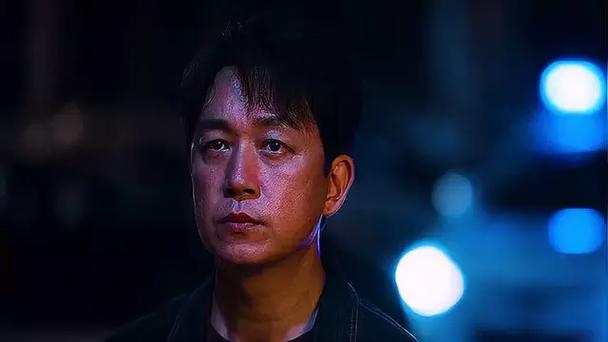 《所有精英的荣都》正式上映，潘粤明再次引爆话题！