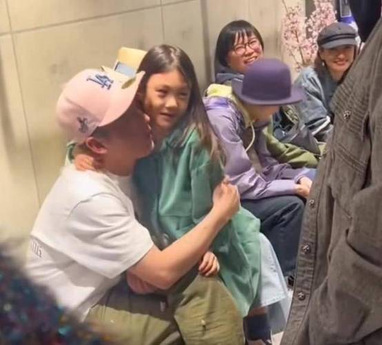 陈冠希女儿就读学校遭山火吞噬，父亲深感痛心