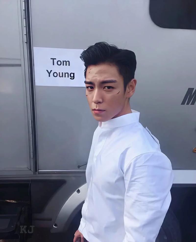 TOP回应回归BIGBANG传闻：未来动向粉丝热议